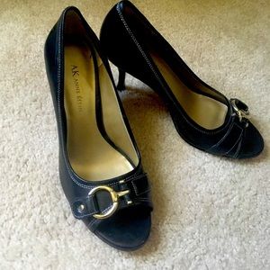 Anne Klein "Manamesakem" Shoes